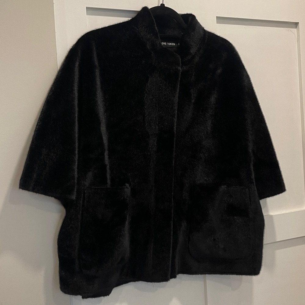 Love Token Elegant Black Faux Fur Cape